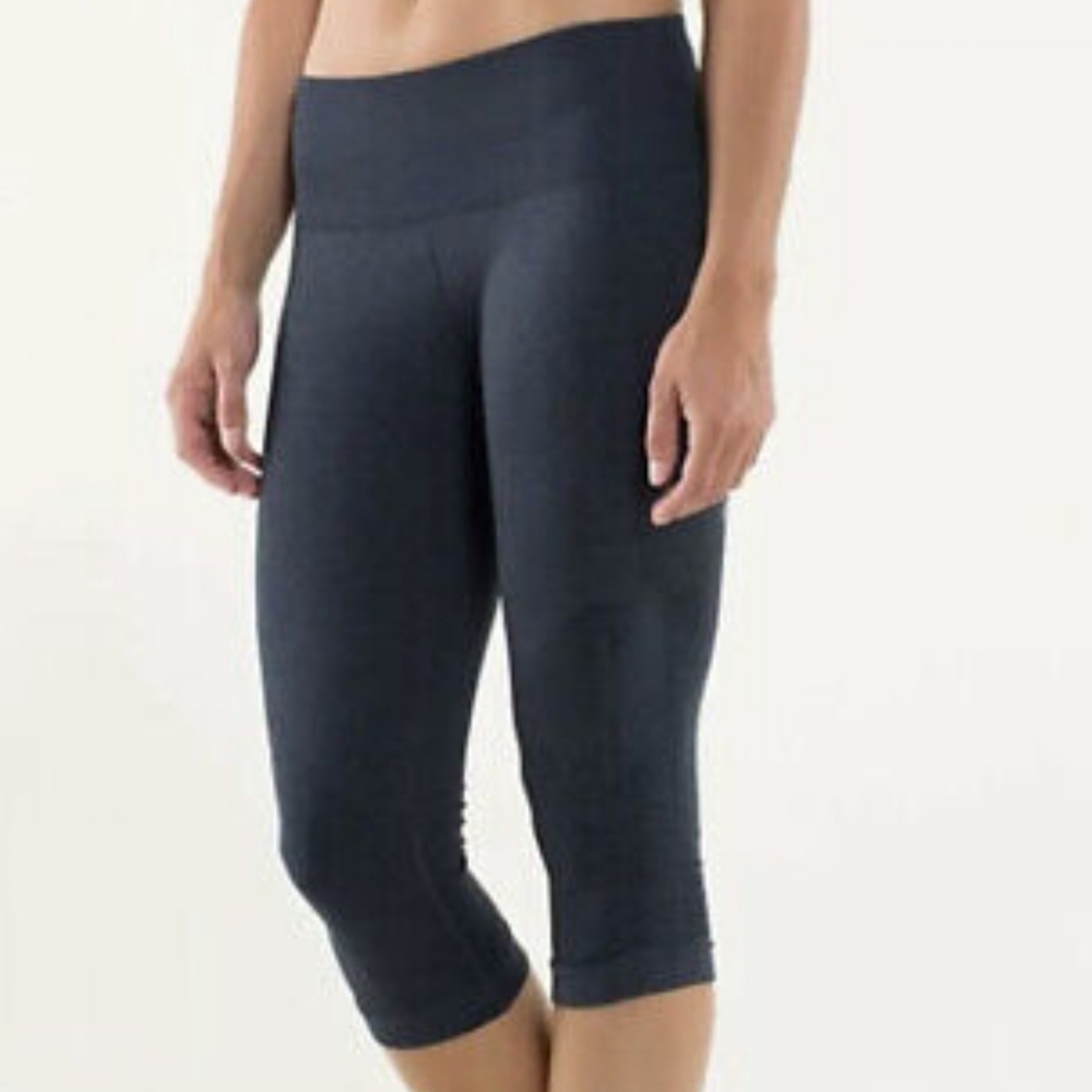 🍋🍋Lululemon Crops In the flow inkwell
